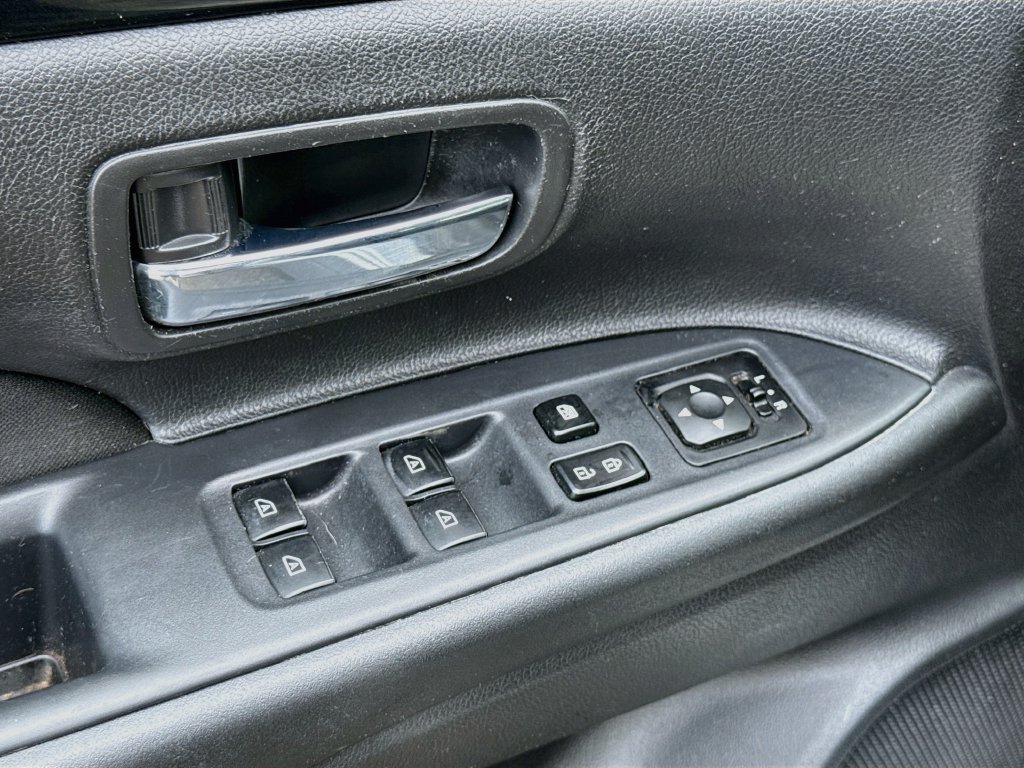 Used 2020 Mitsubishi Outlander ES FWD image 18