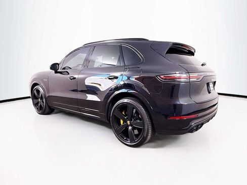 Used 2023 Porsche Cayenne Turbo S image 3