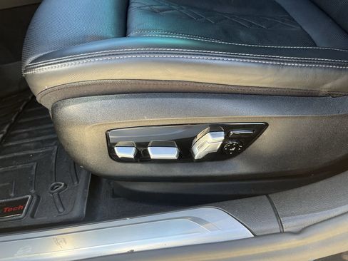 Used 2021 BMW 740i w/ Premium Package image 15