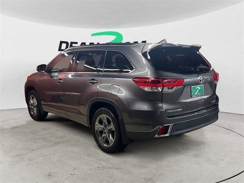 Used 2017 Toyota Highlander image 6