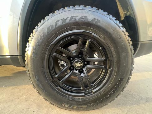 Used 2015 Jeep Grand Cherokee Limited w/ Luxury Group II image 13