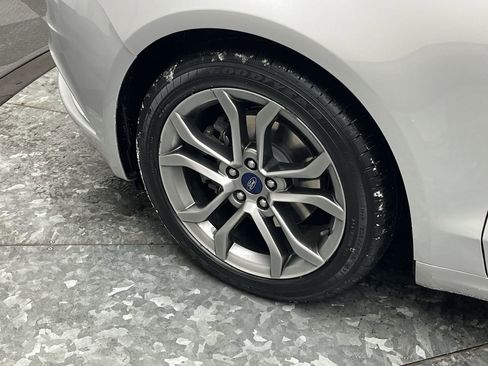 Used 2017 Ford Fusion SE image 27