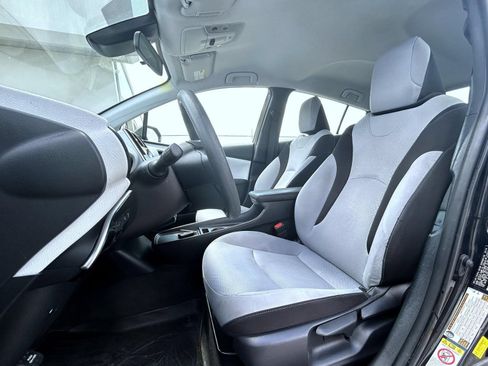 Used 2019 Toyota Prius LE AWD/4WD image 10
