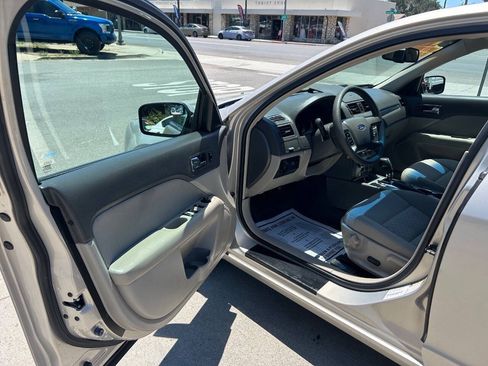 Used 2010 Ford Fusion SE FWD image 15