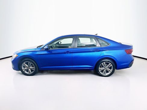 Used 2024 Volkswagen Jetta SE w/ Panoramic Sunroof Package image 4