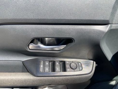 Used 2025 Nissan Kicks SV AWD/4WD image 17