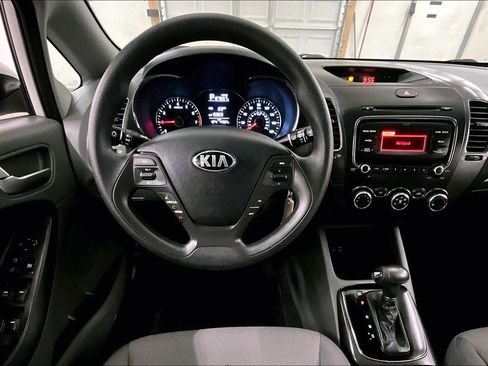 Used 2017 Kia Forte LX image 5