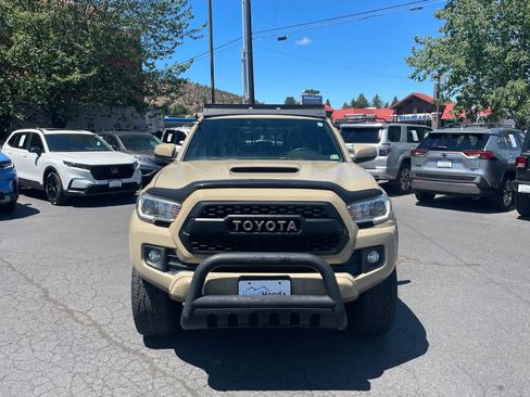 Used 2017 Toyota Tacoma TRD Sport AWD/4WD image 8
