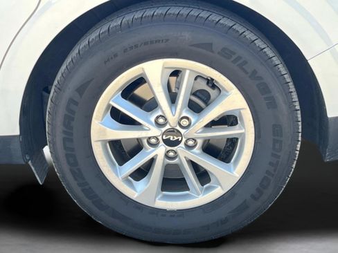 Used 2023 Kia Carnival LX FWD image 40