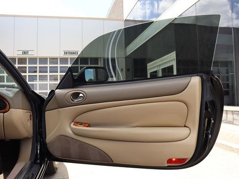 Used 2002 Jaguar XK8 Convertible image 39