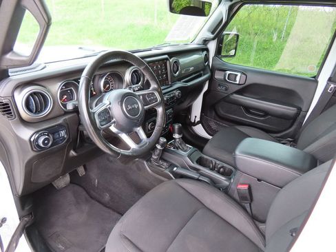Used 2023 Jeep Wrangler Unlimited Sahara w/ Cold Weather Group AWD/4WD image 20