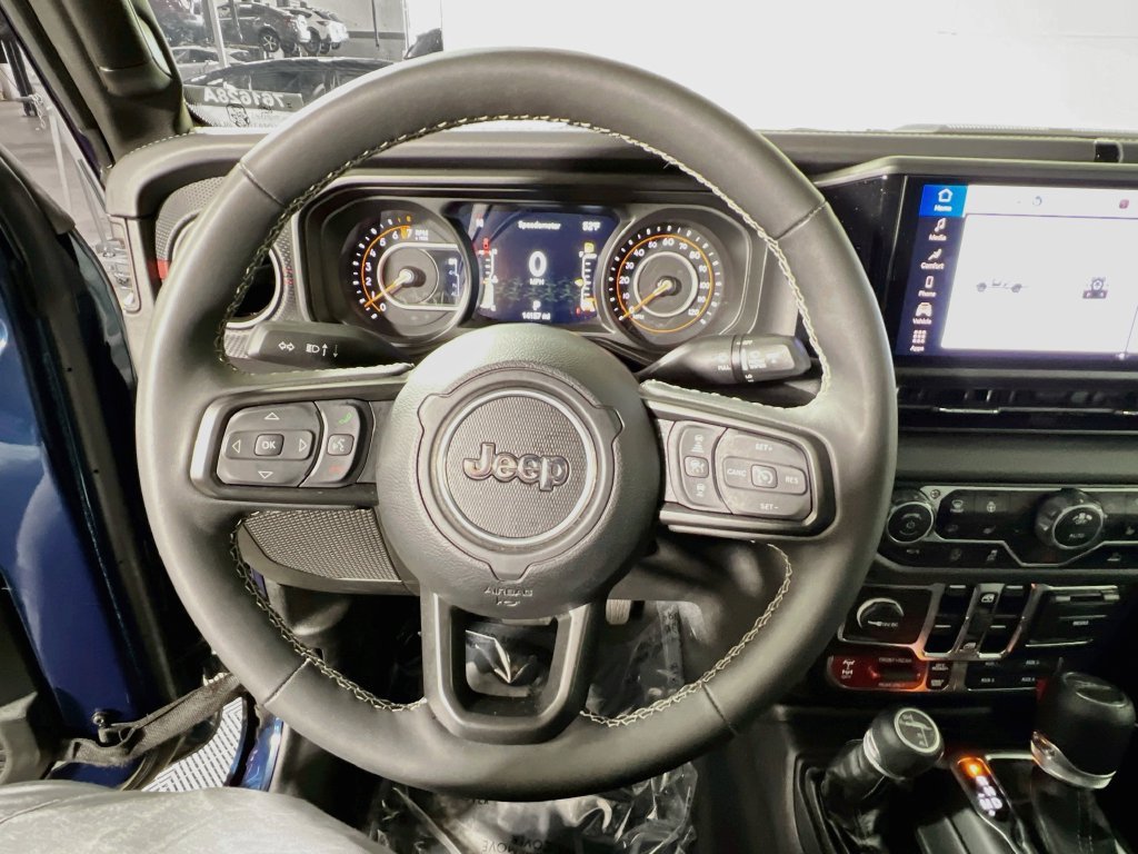 Used 2025 Jeep Gladiator Rubicon w/ Convenience Group AWD/4WD image 10