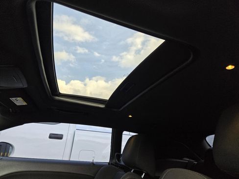 Used 2019 Dodge Challenger R/T w/ Driver Convenience Group image 9