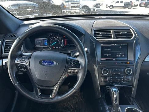 Used 2016 Ford Explorer XLT w/ Equipment Group 202A image 10