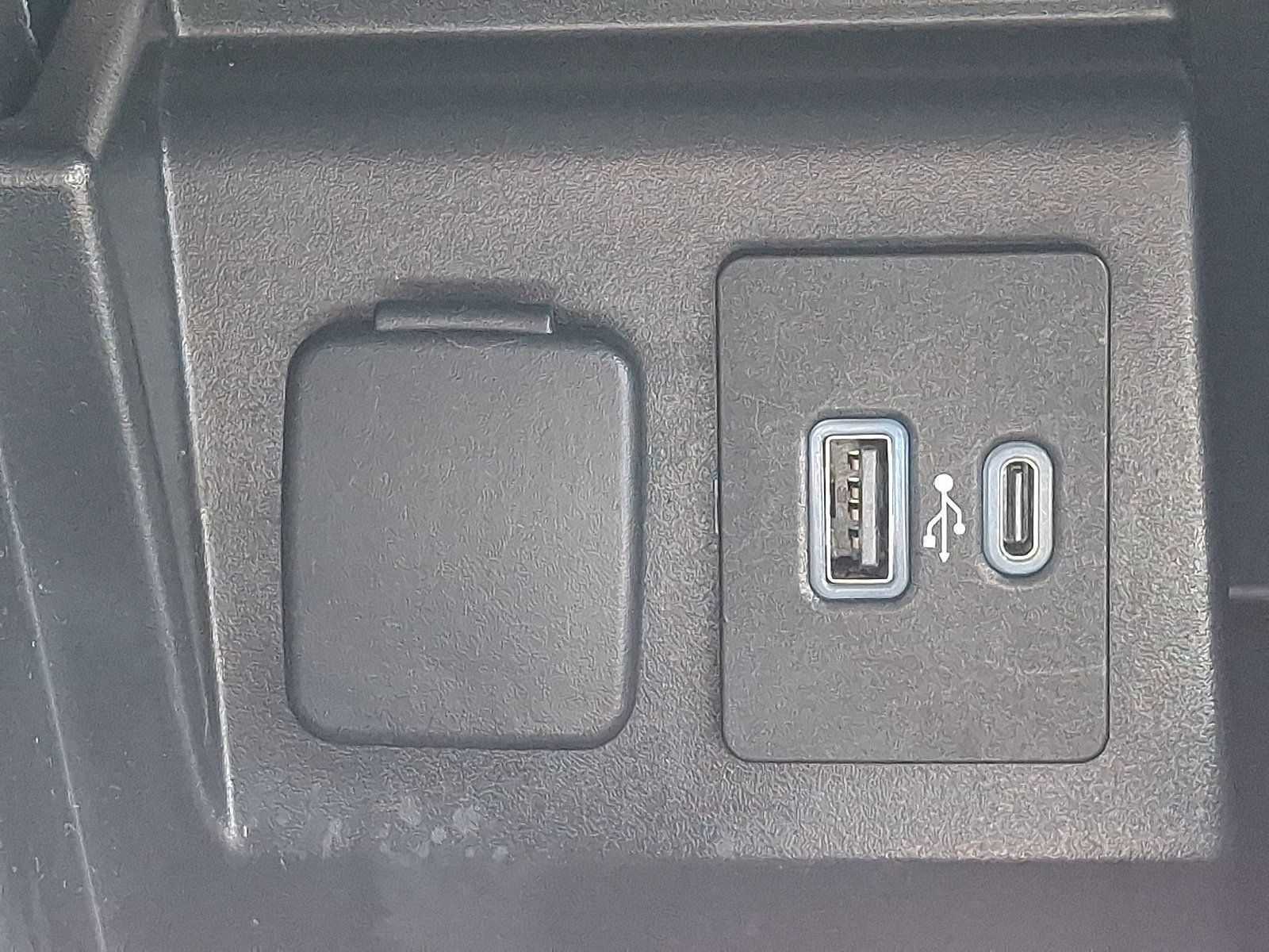 Used 2021 Ford Explorer Limited w/ Equipment Group 301A AWD/4WD image 24