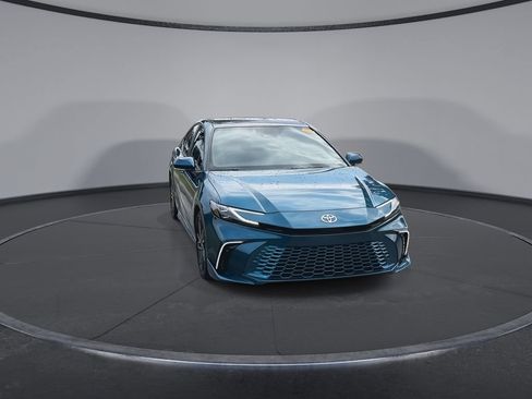 Used 2025 Toyota Camry XSE FWD image 3