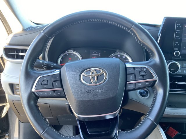 Used 2021 Toyota Highlander LE FWD image 35