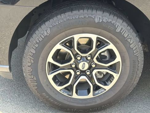 Used 2024 Ford Expedition XLT RWD image 16
