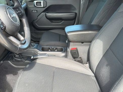 Used 2021 Jeep Gladiator Overland AWD/4WD image 18
