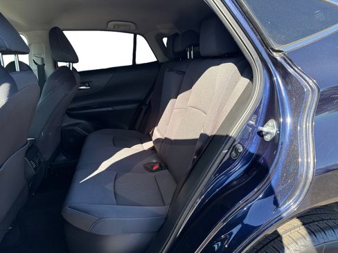Used 2022 Toyota Venza LE AWD/4WD image 16