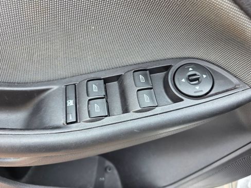 Used 2014 Ford Focus SE FWD image 11