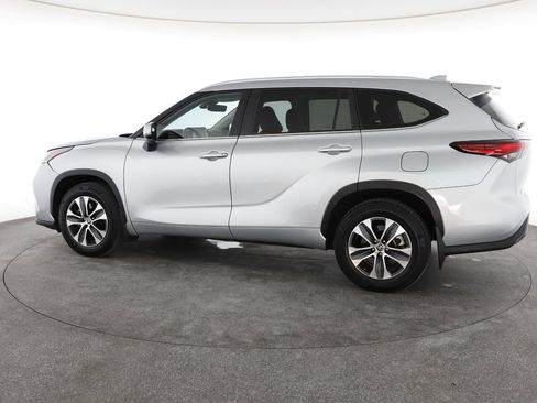 Used 2023 Toyota Highlander XLE image 8