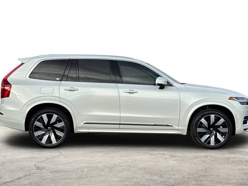 Certified 2023 Volvo XC90 T8 Ultimate w/ Protection Package Premier image 9