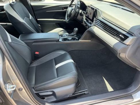 Used 2025 Toyota Camry SE FWD image 24
