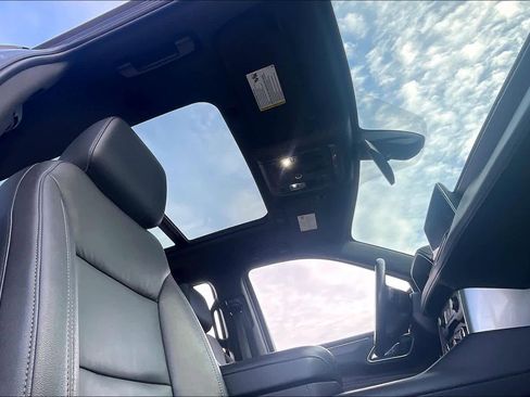 Used 2021 Chevrolet Tahoe Z71 w/ Luxury Package image 14