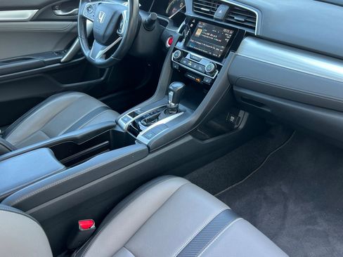 Used 2018 Honda Civic Touring image 15