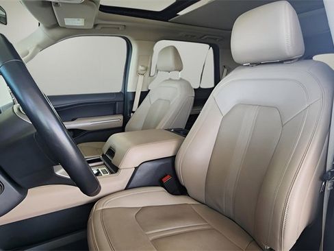 Used 2024 Ford Expedition Limited image 13