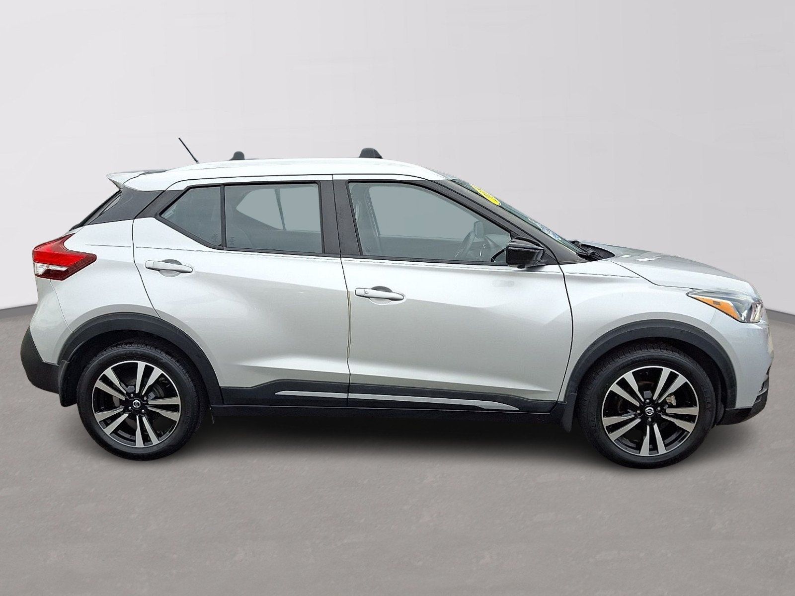 Used 2019 Nissan Kicks SR w/ SR Premium Package FWD image 7