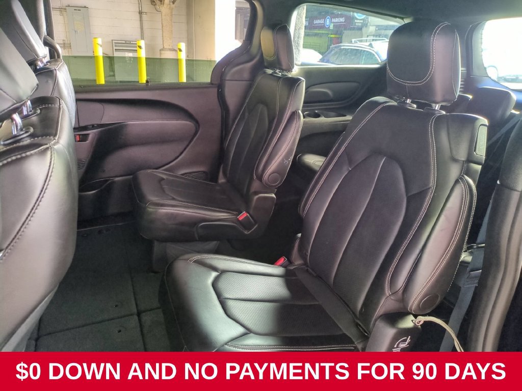 Used 2025 Chrysler Pacifica Select FWD image 25