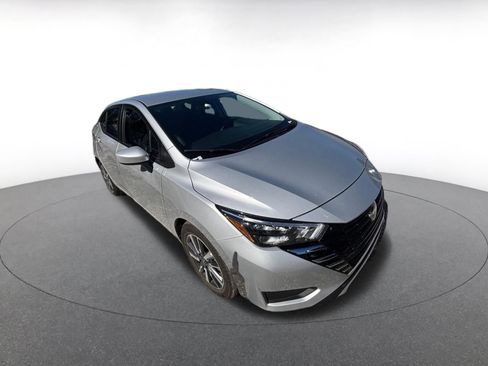 Used 2025 Nissan Versa SV image 2