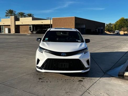Used 2025 Toyota Sienna XSE image 5