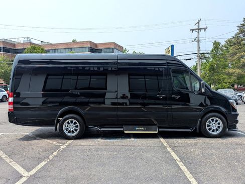 Used 2017 Mercedes-Benz Sprinter 2500 image 5