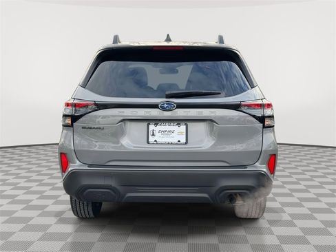 Used 2025 Subaru Forester Premium image 5