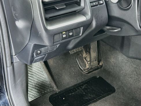 Used 2024 Toyota Prius LE FWD image 17
