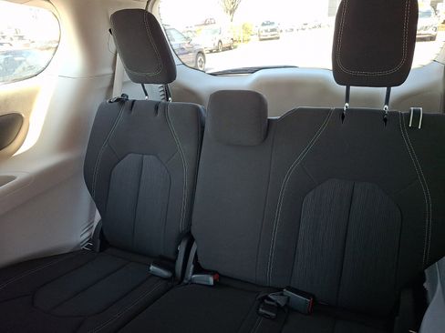 Used 2023 Chrysler Voyager LX FWD image 10