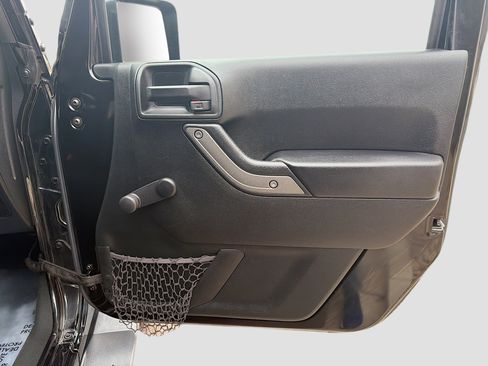 Used 2017 Jeep Wrangler Unlimited Sport w/ Connectivity Group AWD/4WD image 27