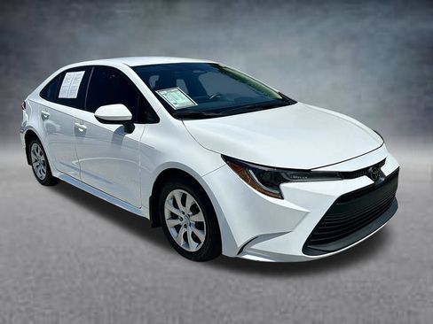 Used 2025 Toyota Corolla LE FWD image 3