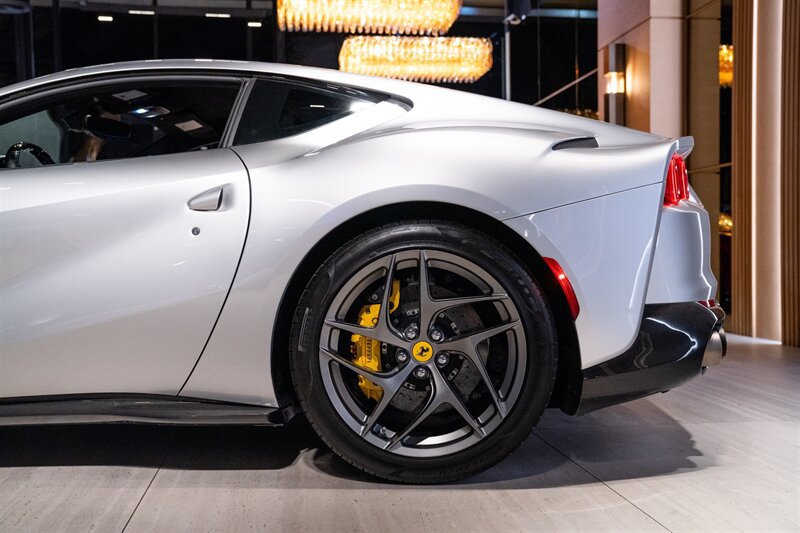 Used 2018 Ferrari 812 Superfast RWD image 9