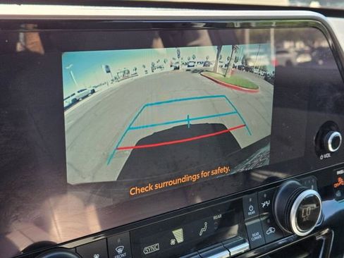 Used 2023 Toyota Highlander XLE image 25