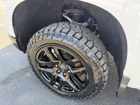 Used 2024 Chevrolet Silverado 1500 LT Trail Boss w/ Convenience Package II AWD/4WD image 30