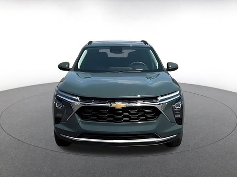 Used 2025 Chevrolet Trax LT FWD image 4