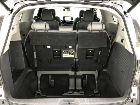 Used 2021 Toyota Sienna XLE image 25
