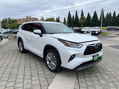 New 2026 Toyota Highlander Platinum AWD/4WD image 7