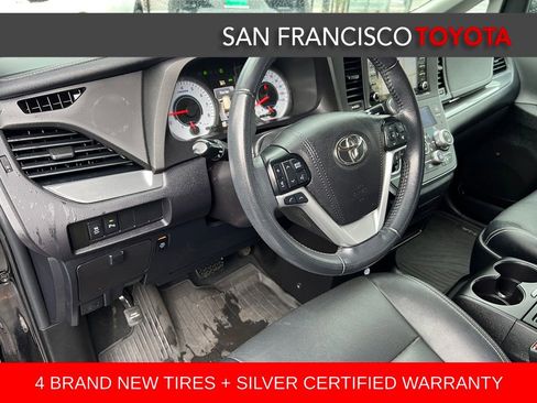 Certified 2019 Toyota Sienna SE w/ SE Preferred Package image 14