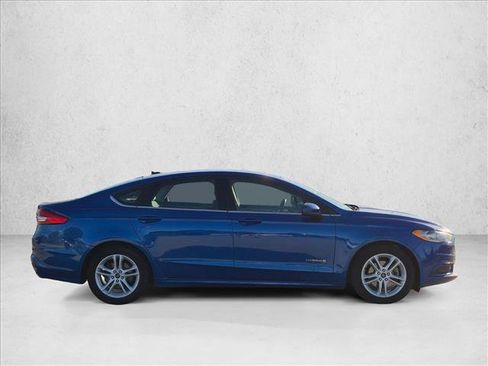 Used 2018 Ford Fusion SE FWD image 4