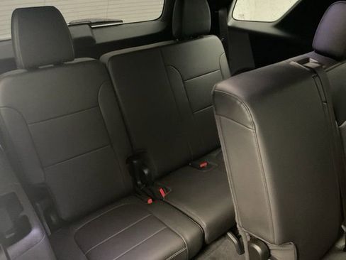Certified 2023 Chevrolet Traverse LT w/ LT Premium Package image 32